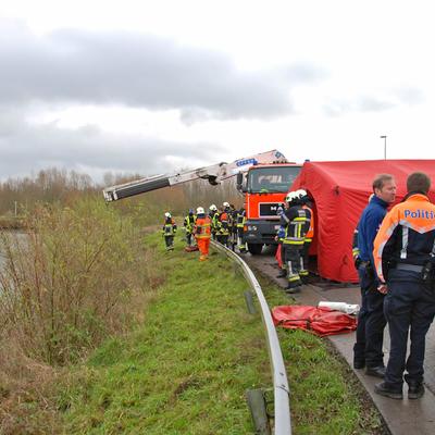 Auto In Schelde 9 December 2012 (1 januari 2012) — foto 6 door Paul Van Der Rasieren, vrijwillig brandweerman Oudenaarde