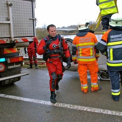Auto In Schelde 9 December 2012 (1 januari 2012) — foto 30 door Paul Van Der Rasieren, vrijwillig brandweerman Oudenaarde