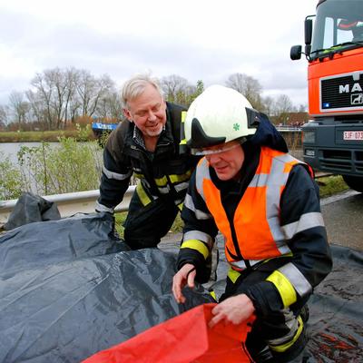 Auto In Schelde 9 December 2012 (1 januari 2012) — foto 35 door Paul Van Der Rasieren, vrijwillig brandweerman Oudenaarde