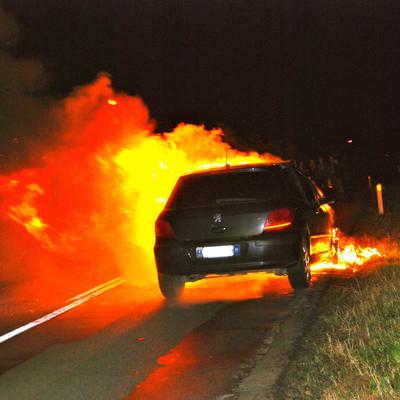 Autobrand Maarkedal 2012 (1 januari 2012) — foto 4 door Paul Van Der Rasieren, vrijwillig brandweerman Oudenaarde