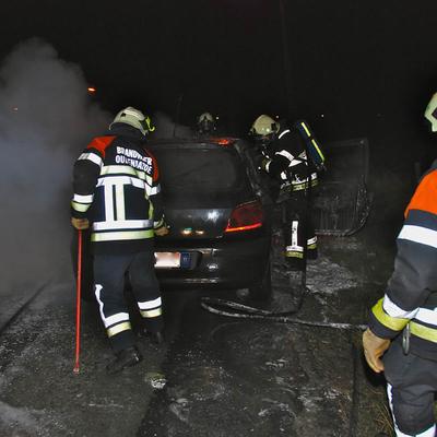 Autobrand Maarkedal 2012 (1 januari 2012) — foto 17 door Paul Van Der Rasieren, vrijwillig brandweerman Oudenaarde