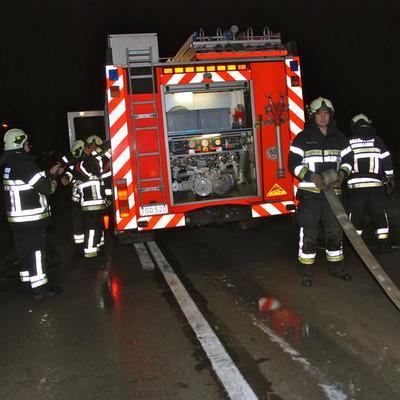 Autobrand Maarkedal 2012 (1 januari 2012) — foto 25 door Paul Van Der Rasieren, vrijwillig brandweerman Oudenaarde